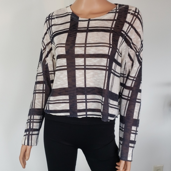 gaze Tops - GAZE🏝See Thru Crop Sweater Size Large